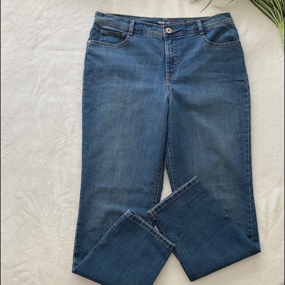 Plus Size 14 Jeans Blue Style & Co Denim, Slim Leg Hi-Rise EUC - Picture 12 of 13